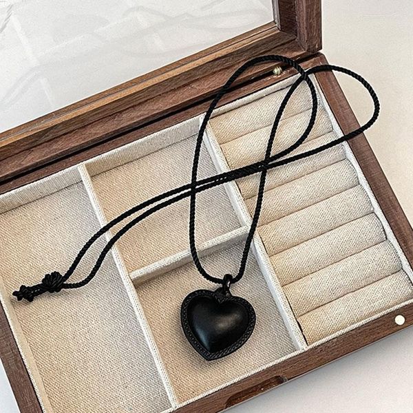 Anhänger Halskette Leder Leder Schwarz Herz Halskette für Frauen lange süße koreanische Mode Fieber minimalist einzigartig cool