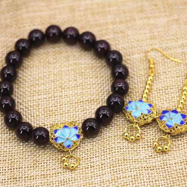 Halskette Ohrringe Set ethnischer Stil natürlicher Granatstein 8 mm runde Perlen Armband Goldfarbe Cloisonne Frauen Schmuck 7,5 Zoll B3103