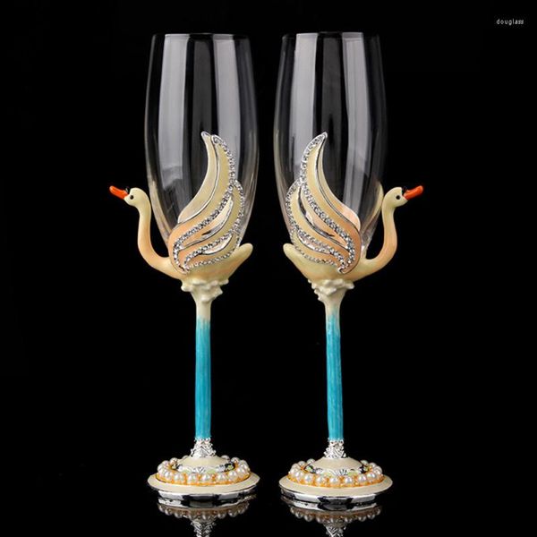 Copos de vinho 2pcs/conjunto de cristal sem chumbo copo de champanhe cisne swan esmalte pérola strass arbiting cálice casal par de casar presentes de casamento