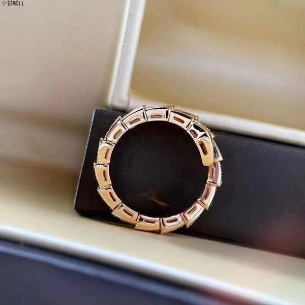 Anel de designer de jóias luxo cheio de diamante rosa ouro não desbotamento ajustável anel de osso de cobra