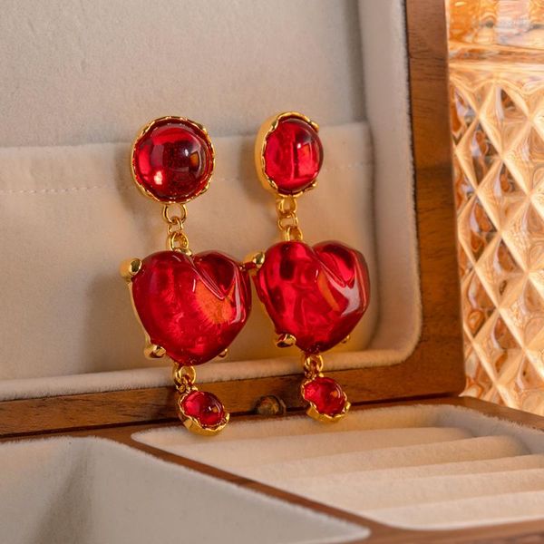 Orecchini pennaglie Minar Hyperbole Red Color Resin Love Heart Drop per donne 14K Gioielli per feste in orologio in ottone oro.