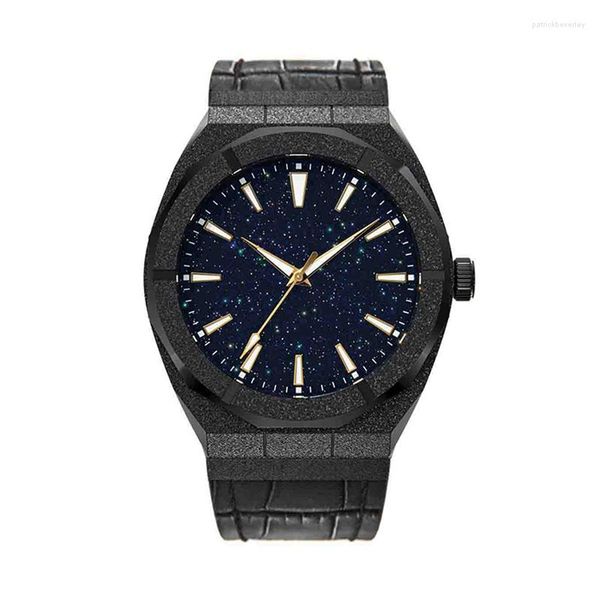 Armbanduhren Matte Black Rich Style Leder Band Blue Star Dust Dial Männer gefrostete Uhr