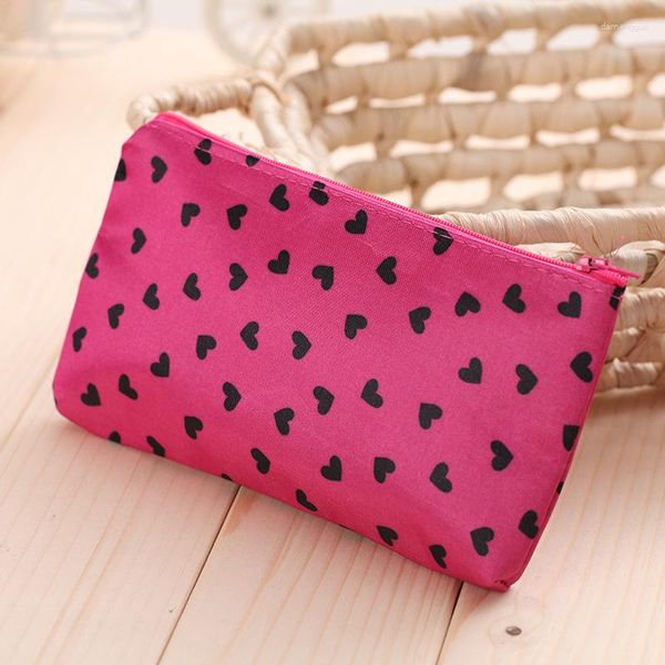 Bolsas de armazenamento Moda simples Mulheres maquiagem Bolsa cosmética Cosméticos de estampa de coração para viagens Lady Washington Bolsa