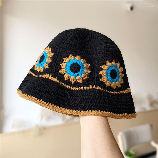 Berets Ladies Hand gehäkete Blumenstrickhut für weibliche Herbst Winter Casual Dicked warmer Eimer