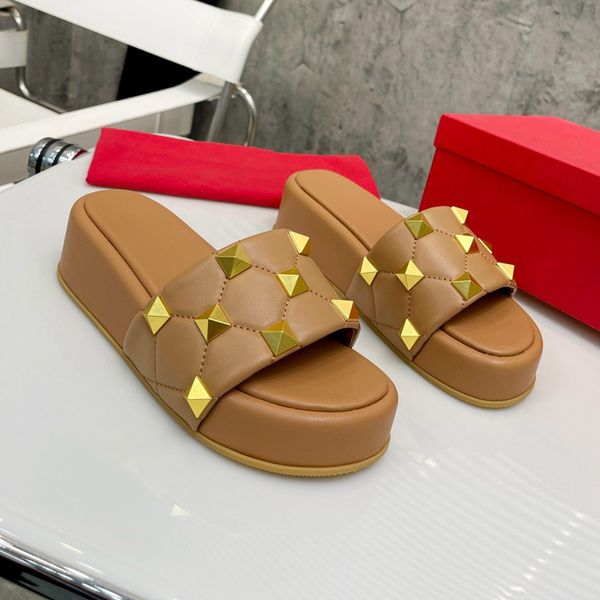 Дизайнерские бассейн -шпильки мулы платформы Spike Slide Sandals Cracky Maxi Studs Slider для женщин мода Flatform Flip Flops House Casual Party