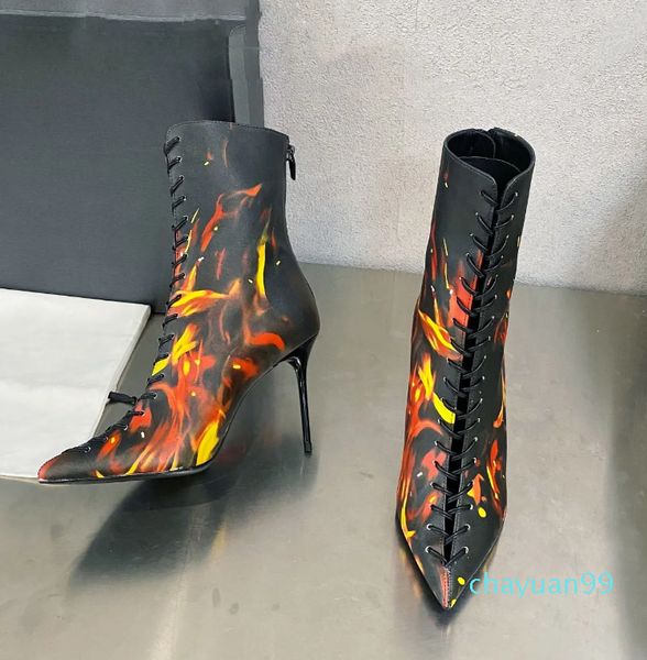 Fire Print Uria jacquard Botines punta puntiaguda Tacones de aguja Suela de cuero Diseñador de lujo para mujer Zapatos con cordones Chelsea de alta calidad Calzado de fábrica Tamaño 35-41