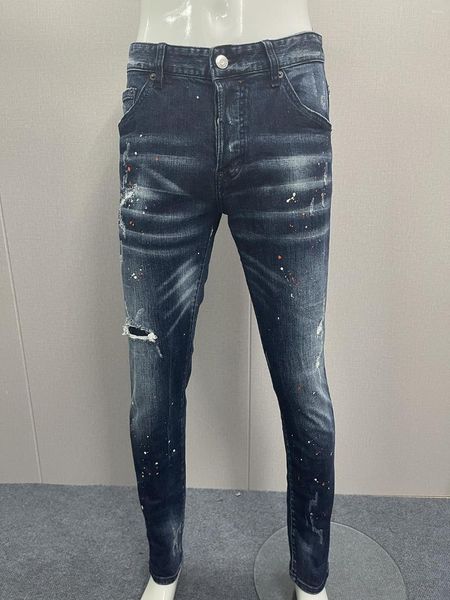 Herrenjeans 2023 Slim Fit Füße Dunkelblau gewaschen Winziger elastischer Patch Farbkontrast Lederfarbe