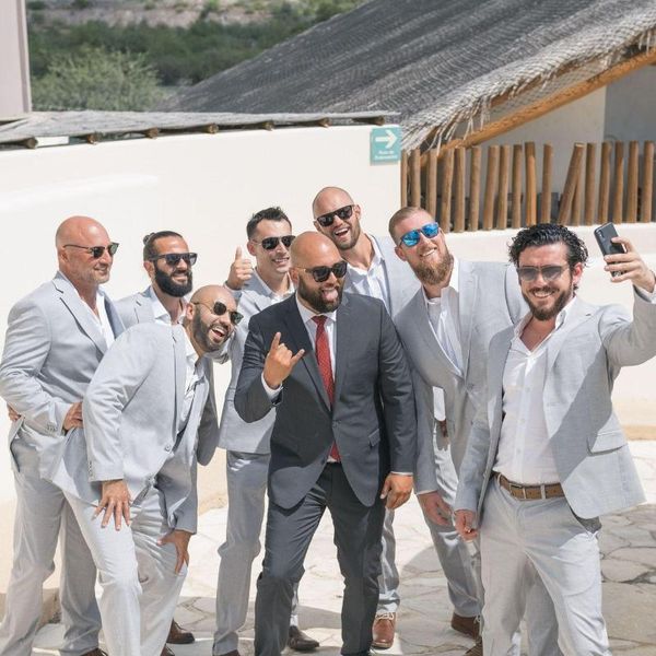 Abiti da uomo Testimoni dello sposo per il matrimonio sulla spiaggia 2023 Slim Fit Costume Homme Mariage 2 pezzi Estate Abbigliamento maschile Pantaloni Uomo Personalizzato