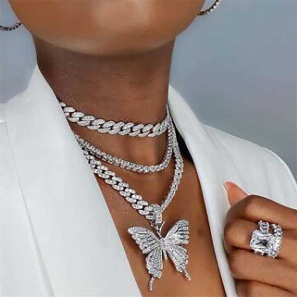 Подвесные ожерелья моды Bling Rownestone Big Butterfly Ожерелье для женщин Розовый голубой хрустальный кубинский сетевой рэпер Rock Jewelry 230613