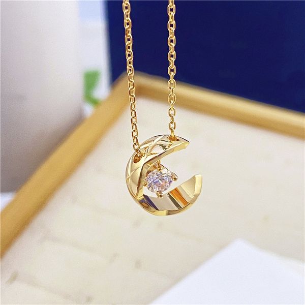 Ontwerper Gouden Bedelketting voor Vrouwen Luxe Ruitvormig Patroon Maan Sterren Sieraden Diamanten Ketting Valentijnsdag Cadeau Kettingen Ketting Sieraden Accessoires Niet vervagen