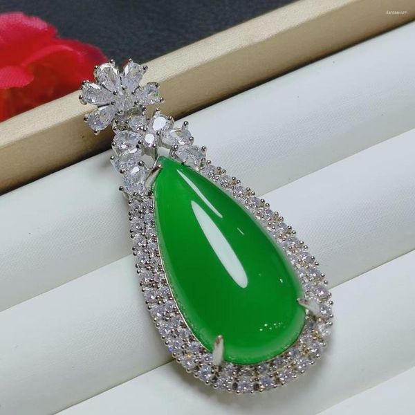 Anhänger Halsketten Natürliche grüne Jade Wassertropfen Charm Halskette Frauen Edlen Schmuck Echter Myanmar Jadeit Eingelegter Zirkon Tropfen