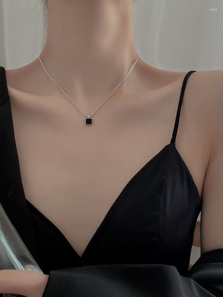 Ketten S925 Silber vergoldet Black Square Label 2023 Halskette für weibliche Minderheit Design Sense Advanced Simple Collar Chain