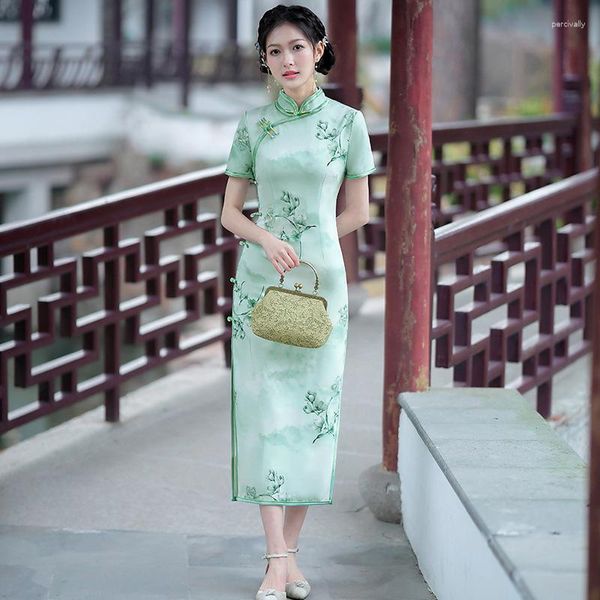Abbigliamento etnico Estate elegante raso lungo Cheongsam cinese classico da donna verde stampa floreale Qipao manica corta abito da sera novità