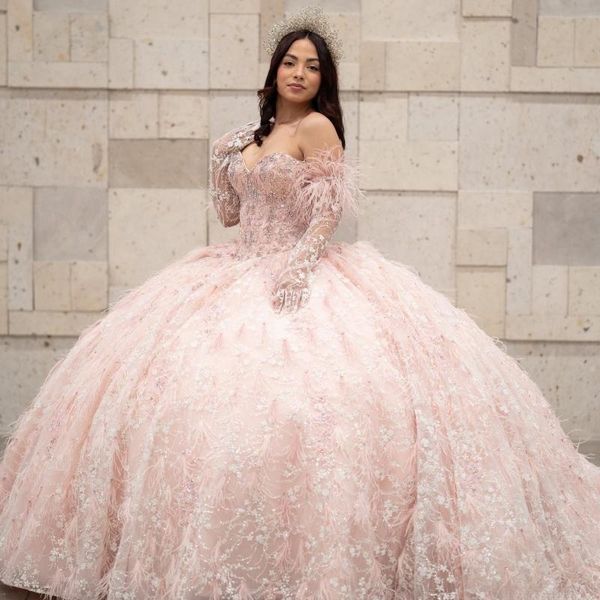 Işıltılı pembe kapalı uzun kollu quinceanera elbiseler aplike tüy vestidos de 15 anos korse doğum günü partisi balo elbisesi