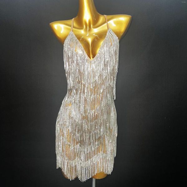 Sahne Giyin Lüks Gümüş Kristal Zincirleri Şeffaf V yakalı sırtsız elbise moda taşları tasarım performansı kıyafet kostümüyle görün