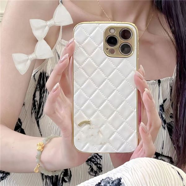 Designer Premium Leather Chain Letter Flower Premium iPhone 14 13 12 11 Pro max 14plus 7 8 plus X XR XS xsmax Elegante cellulare anticaduta elettrolitico