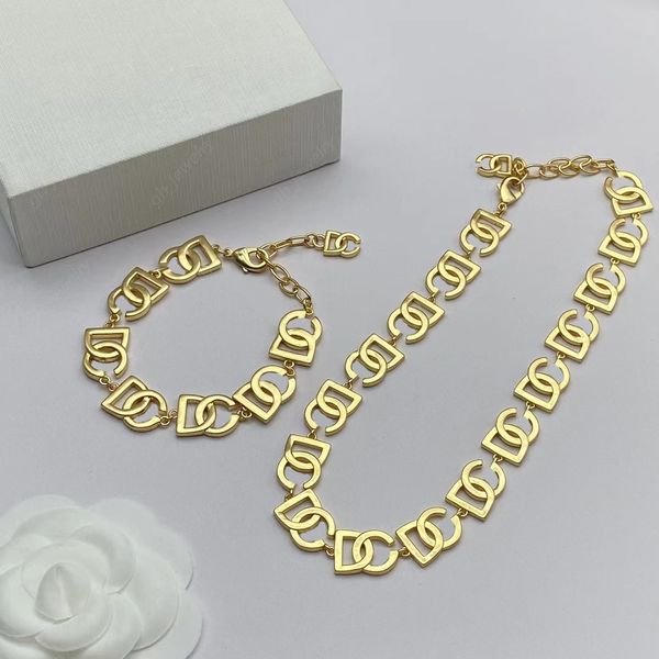 2023 Collana con colletto con lettera di nuova moda Bracciale di design di lusso in oro da donna Set di gioielli regali per feste