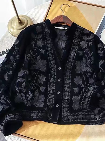 Chaquetas de mujer BBWM Chaqueta de tela suave bordada negra para mujer francesa Abrigo de manga larga con cuello en V para mujer Top elegante con un solo pecho 230826