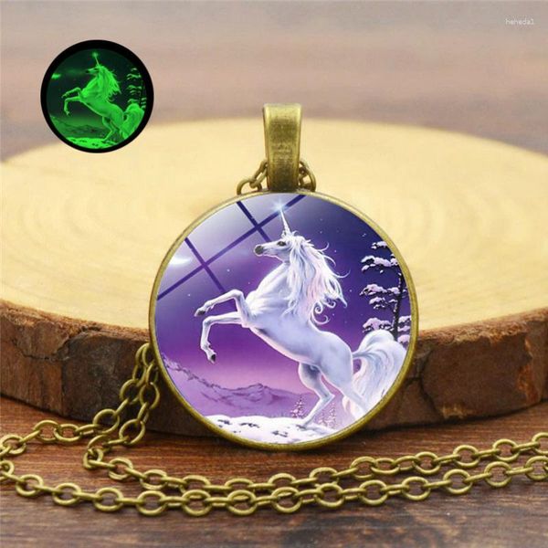 Anhänger Halsketten 2023 Glow In The Dark Fliegende Pferd Halskette Mode Glas 9 Stil Kupfer Kette Frauen Mädchen Leuchtende Schmuck