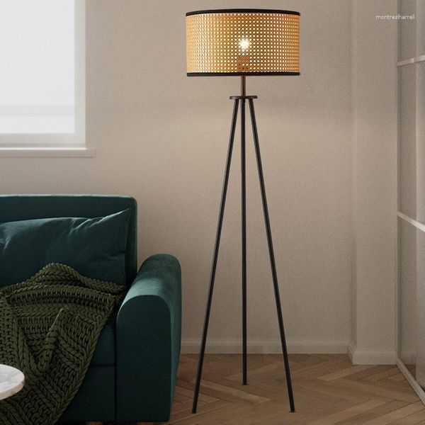 Masa lambaları Nordic Minimalist Zemin Lambası Oturma Odası Çalışma Yatak Odası Başucu Japon Tarzı Kişilik Rattan Retro Dikey