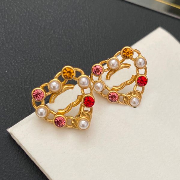 Tasarımcı Bakır Malzeme Takım Saplama Küpe Üst düzey Marka Küpe Mektubu Kulak Döngüsü Damla Kakma Kristal Düğün Mücevher Hediye Moda aksesuarı