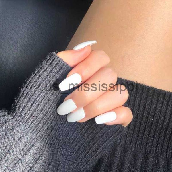 Unghie finte 24 pezzi Set moda smerigliato bianco opaco Unghie finte riutilizzabili Unghie finte lunghe ultra sottili a bara con nastro adesivo Colla adesiva x0826