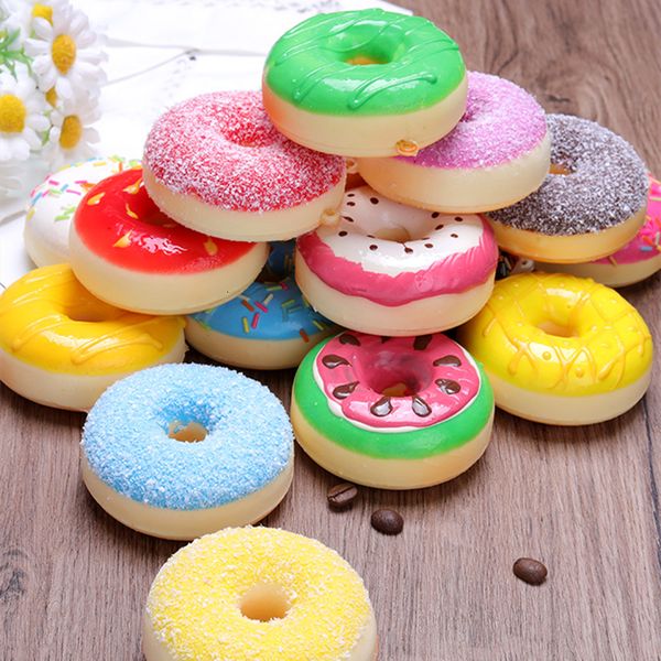 Brinquedo de descompressão 6 pcs macio artificial falso pão donuts estresse alívio brinquedo espremer brinquedos simulação bolo modelo decoração de casamento 230826