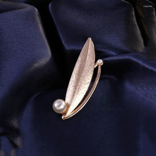 Broches femininos moda vintage pérola folha de árvore para mulheres luxo cor ouro liga planta broche pinos de segurança