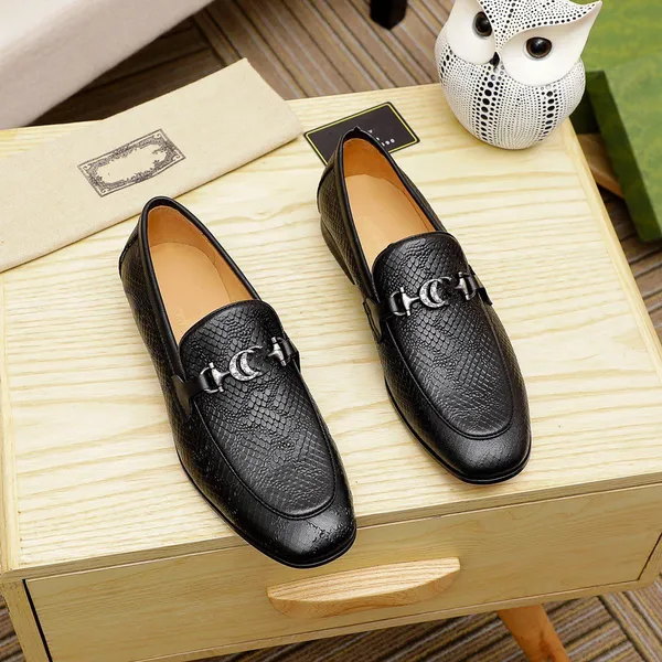 24Model Lüks Siyah Deri Erkekler Düğün Resmi Oxfords için Ayakkabı Plus Boyut 38-45 İş Gündelik Ofis İş Ayakkabıları Tasarımcı Elbise Ayakkabıları Üzerinde Kayma