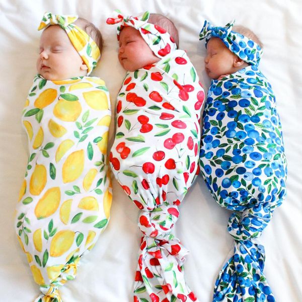 Cobertores Swaddling 2 PCS Fruta Bonito Bebê Swaddle Wrap Set Com Headband Morango Limão Infantil Saco De Dormir Envelope Macio Respirável Nascido 230826