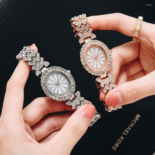 Relógios de pulso 1 pc strass decoração relógio de quartzo oval ponteiro flor padrão dial relógio de pulso pulseira com broca flash tempo mundial