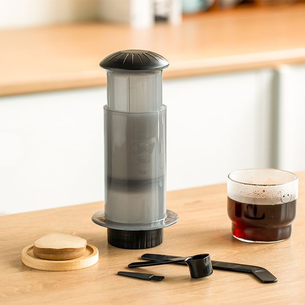 Bottiglie d'acqua Caffettiera portatile per caffè espresso Pentola per stampa francese Forniture da cucina per macchina da caffè Aeropress con kit di carta da filtro 230828