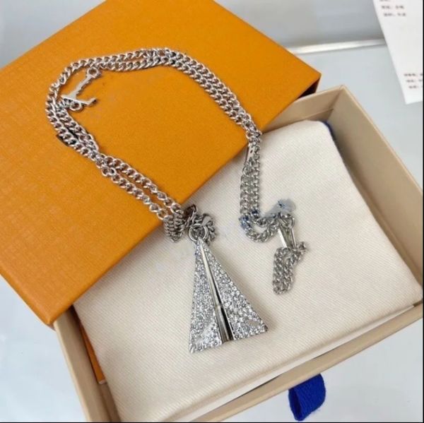 Luxuriöse Designer-Halskette, hochwertige 23-Karat-Diamant-Flugzeug-Halskette, Papierflieger-Form, bedeckt mit einer schillernden künstlichen Kristall-Halskette