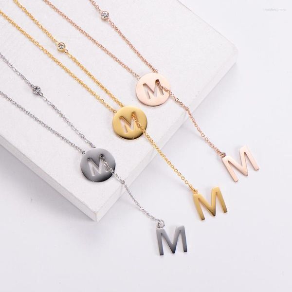 Catene Versione coreana Minimalista Lettera M Collana in acciaio al titanio Collana da donna con doppia nappa e catena per clavicola