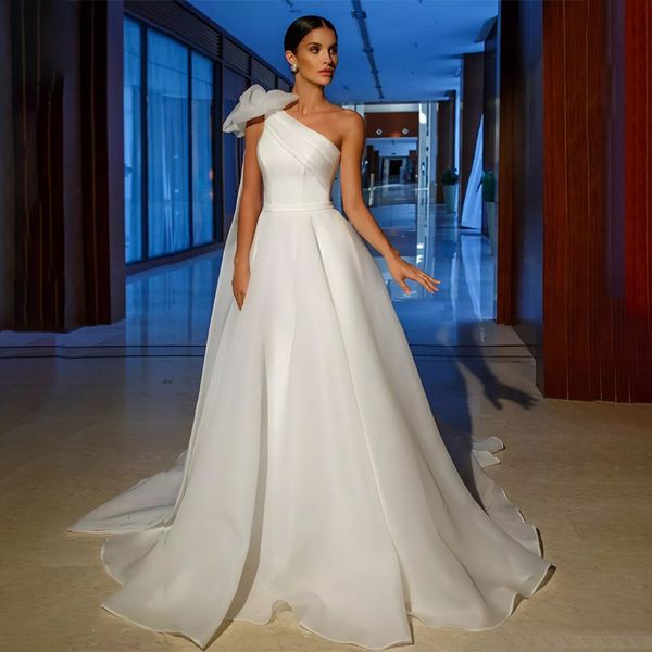 Abiti sexy urbani Charme monospalla A Line Abiti da sposa est Big Bow increspato lungo strascico personalizzato da sposa 230828