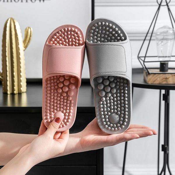 Zapatillas de verano para mujer, amantes de los amantes de los hombres, suelas suaves antideslizantes, baño interior resistente al desgaste, pantoufle de masaje para mujer