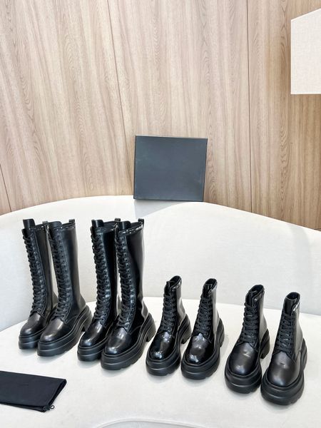 2023 Sonbahar ve Kış Kadın Botları Yüksek Topuklu Döşeme Deri Siyah Beyaz Fermuar Martin Boot Metal Toka Dekorasyonu 35-41