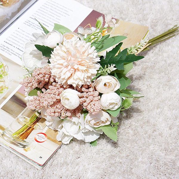 Fiori decorativi 1 pacco damigella d'onore che tiene accessori da sposa per matrimoni liquidazione piante artificiali decorazioni per la casa artigianato per scrapbooking