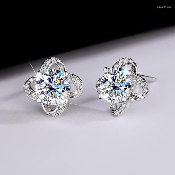 Brincos de pino S925 prata esterlina autêntica moissanite trevo de quatro folhas estilo simples e elegante um presente de joia de orelha distinta