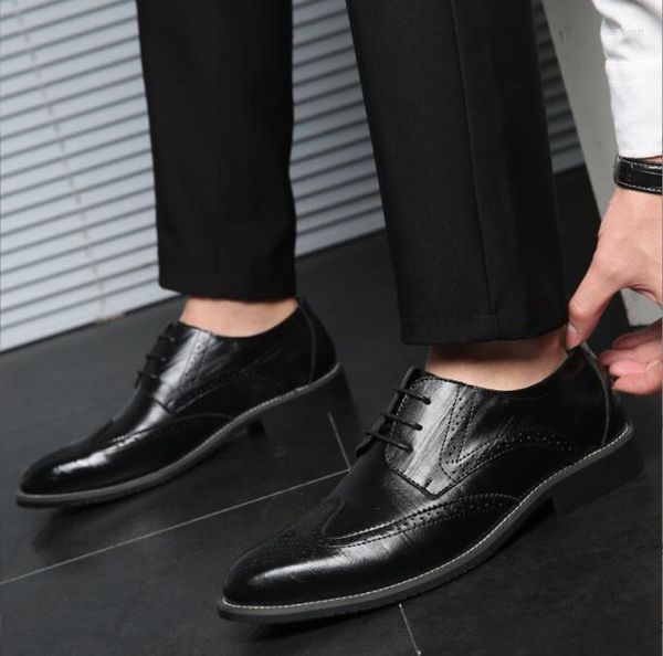 Торговые туфли мужская повседневная шнурка