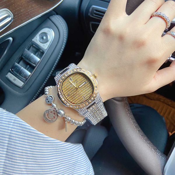 Reloj de mujer Diseñador de moda Reloj de diamantes Reloj de movimiento de cuarzo Reloj de cuero Banda Relojes de oro para mujer Montre de Luxe Relojes de pulsera de diseñador Dhgates