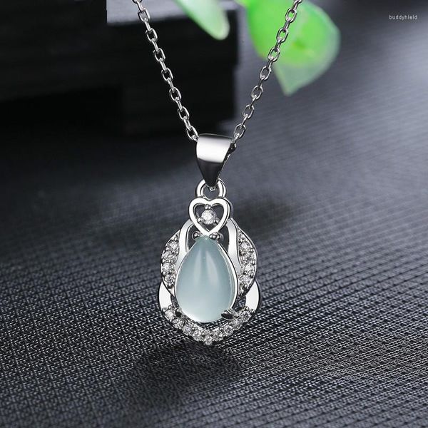 Anhänger Halsketten Exquisite versilberte grüne Steinhalskette Weißer Zirkon Kristall Schlüsselbeinkette Brautschmuck für Weihnachtsgeschenke