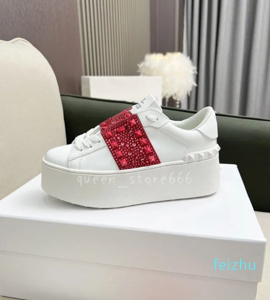 Designer-Schuhe, Damen-Sneaker, Marineblau, Rosa, goldene Spikes-Turnschuhe, Slipper, Nieten, lässige Anzugschuhe, Leder. Kleine weiße Schuhe mit Plateau-Trainer