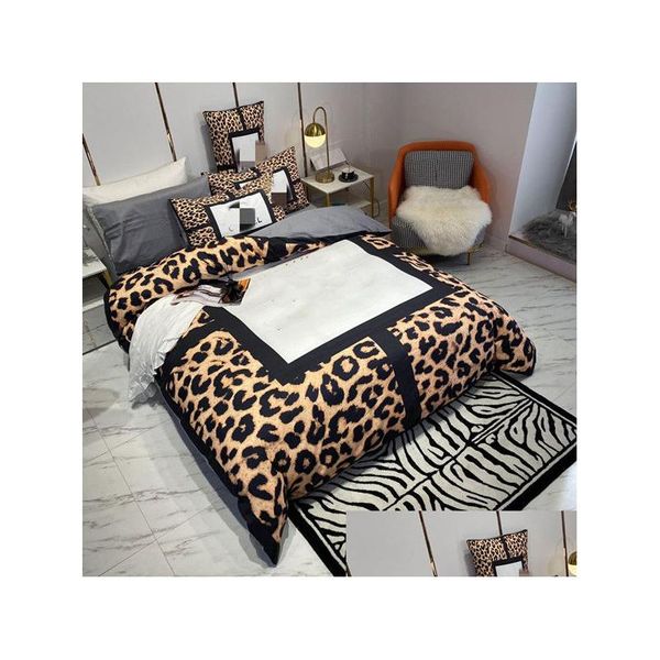 Conjuntos de cama Moda Leopardo Impresso Designer Queen Size Duvet Er Alta Qualidade King Bed Folha Fronhas Consolador Set Drop Delivery Dhgsg