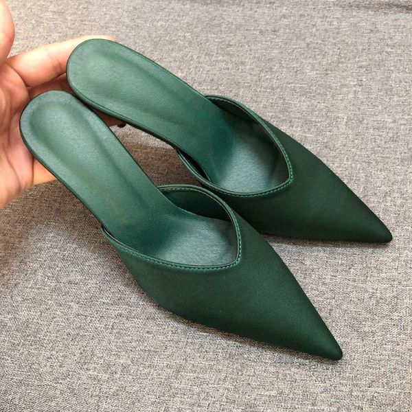 Тапочки 2023 заостренные модные сандалии для женщин для женщин, одетых в кратки
