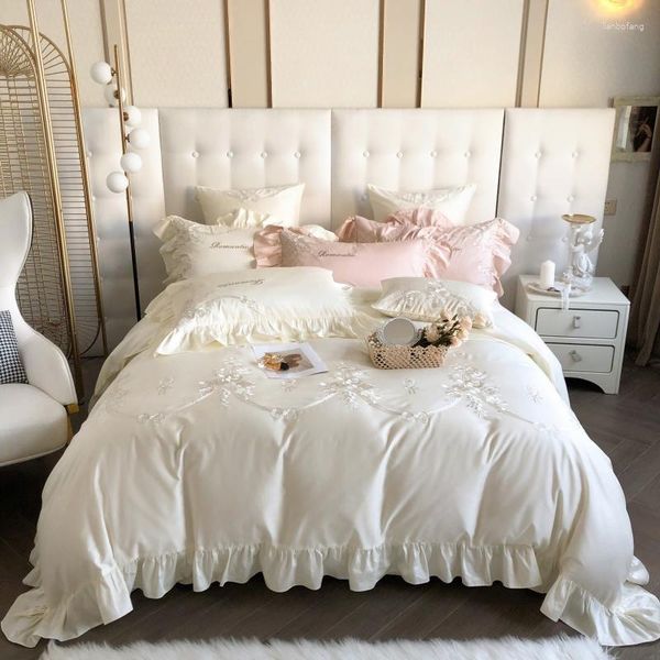 Conjuntos de cama 100s algodão egípcio escovado luxo princesa casamento conjunto flores bordado plissado edredão capa cama folha