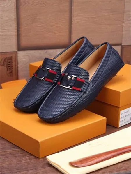Echtes Leder Männer Casual Schuhe Marke Weiche Italienische Männer Designer Loafer Mokassins Atmungsaktive Slip auf Schwarz Fahren Schuhe Plus Größe 38-46