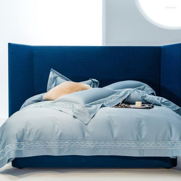Conjuntos de cama 100s algodão egípcio oco borda larga bordado luxo 4 pcs capa de edredão com folha plana fronha luz azul