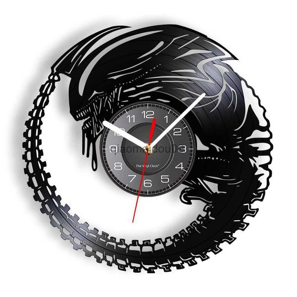 Orologi da parete Esseri intelligenti Alien Horror Xenomorph Baby Vinile Orologio da parete Extra-terrestre Facehugger Orologio da parete moderno silenzioso HKD230830