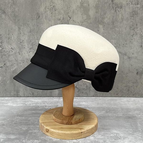 Visiere Delicato ed elegante Piccolo fiocco a vento profumato Cappello equestre in lana Bombetta in pelle vintage britannica da donna Moda All-match